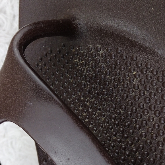 OKA b. Elle Brown PVC Rubber Round Toe Thong Slip On Flat Flop Sandal Shoe - Picture 12 of 13